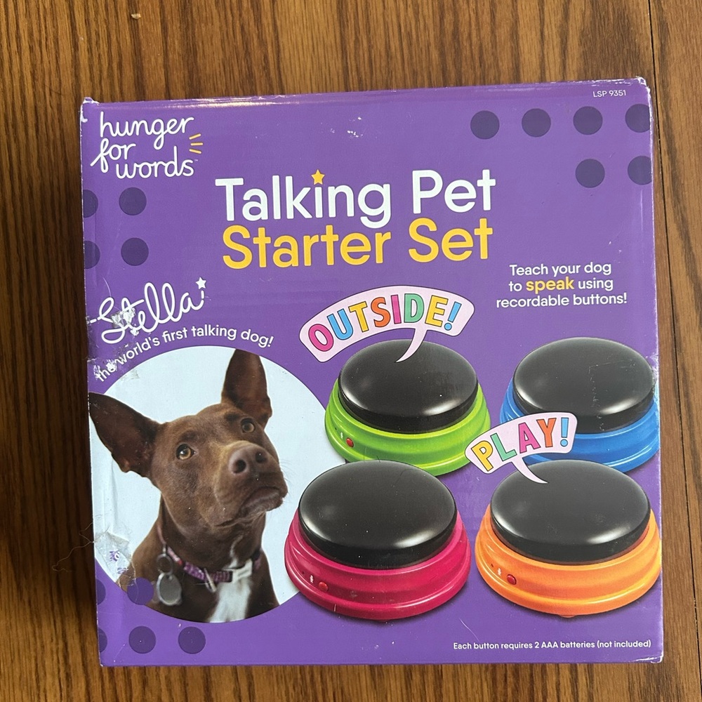 **NEW - NEVER USED - WITHOUT TAGS**Talking Pet starter set